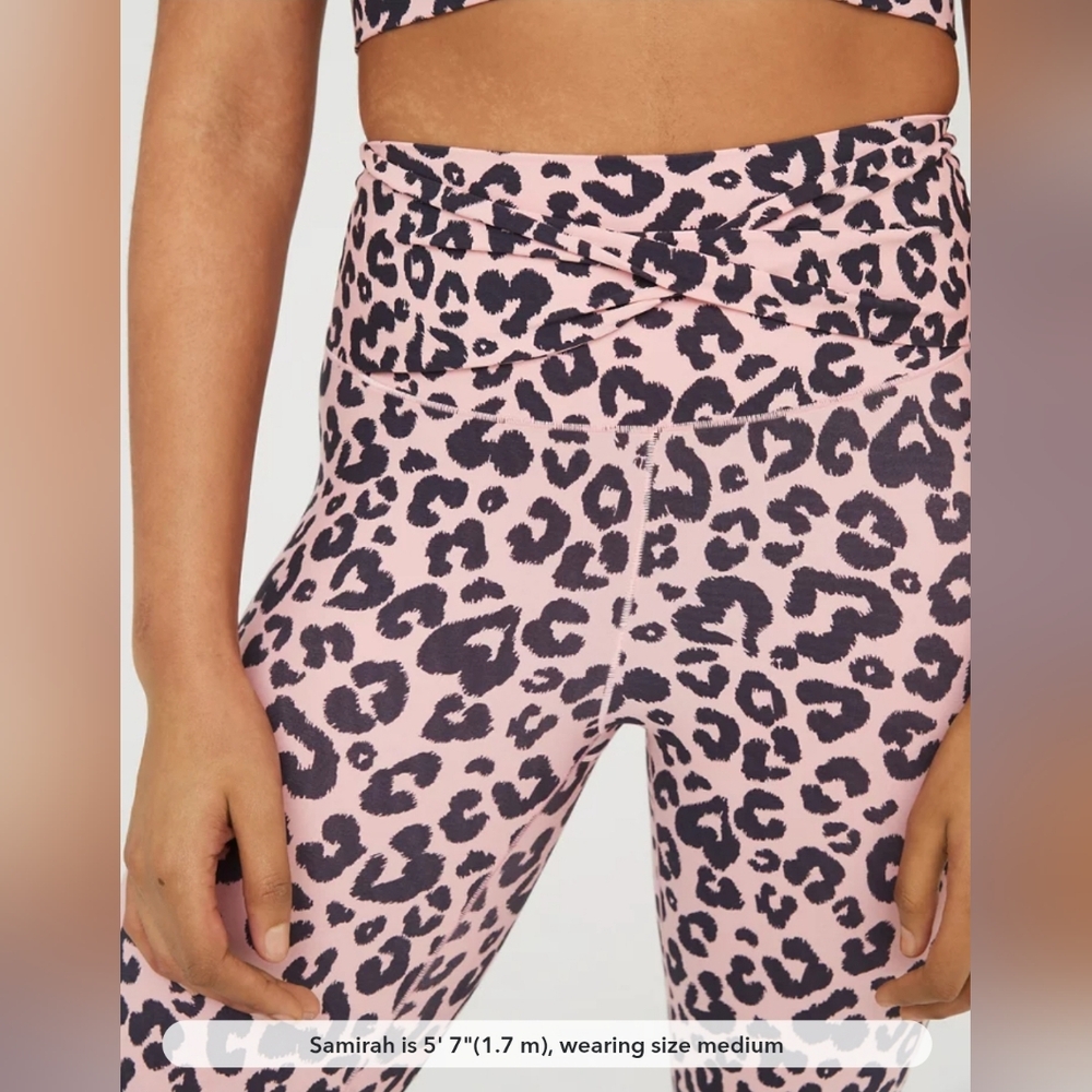OFFLINE By Aerie Real Me High Waisted Twist Legging, Size M - Picture 4 of 11